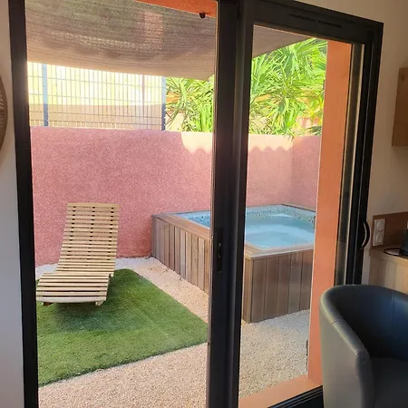 Avec Jaccuzi 科利尤尔