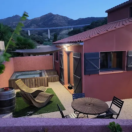Avec Jaccuzi Apartment